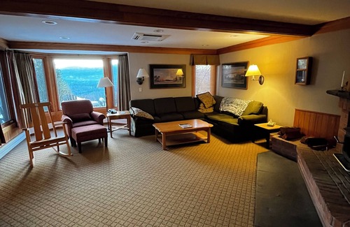 Moscow Condominio | Trapp Family Lodge Cozy 2-Bedroom Guest House in Beautiful Stowe, VT