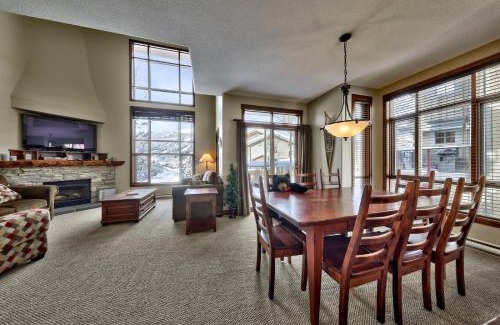 Sun Peaks Casa | Trappers Landing #27 By Bear Country