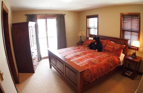 Sun Peaks Casa | Trappers Landing #27 By Bear Country