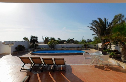 Bahia Calma Chalet De Esquí | Traumchalet con gran terraza y piscina privada