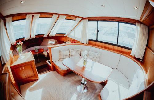 Bad Saarow Alquiler De Eote | TraumZeitBoot Susan Yacht - exklusiver Festlieger in perfekter Lage am Scharmützelsee Bad Saarow