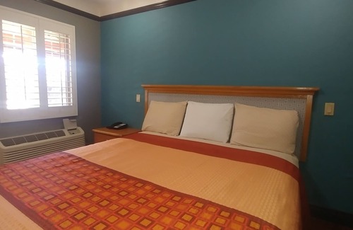South Wrigley Hotel | Travel Eagle Inn Motel
