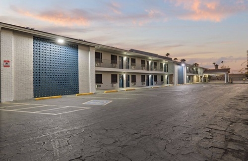 Alhambra Casa | Travel Inn - In Phoenix (Alhambra)