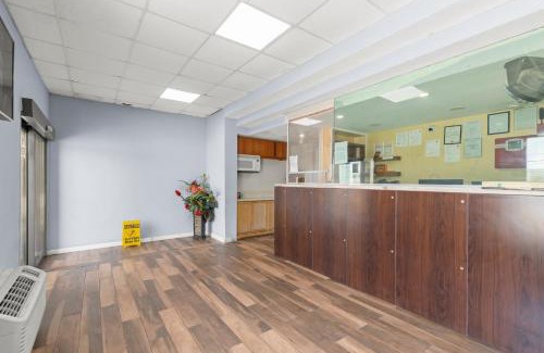 Humble Hotel | Travel Inn & Suites