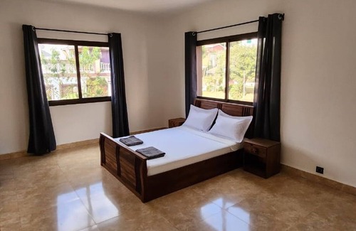 Ambohibao Cama Y Desayuno | Traveler's Guest House CH1