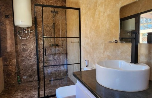 Ambohibao Cama Y Desayuno | Traveler's Guest House CH1