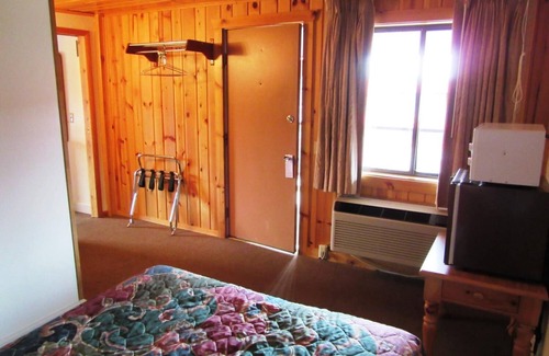 West Yellowstone Hotel | Traveler's Lodge