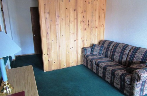 West Yellowstone Hotel | Traveler's Lodge
