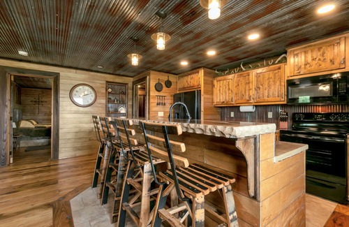 Grandview Plaza Apartamento | Traveler Suite 2 Bed 2 Bath Apt.