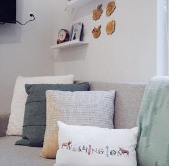 East Queen Anne Casa | Travelers Dream, Walk to Space Needle, Parking, Backyard