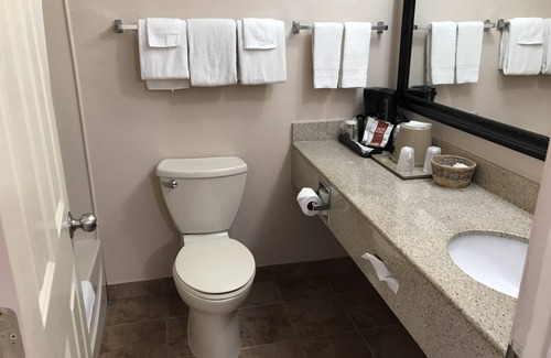 New Martinsville Hotel | Travelers Inn