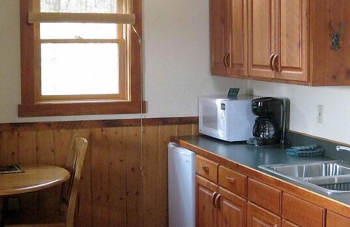 East Glacier Park Village Cabina | Travelers Rest Lodge