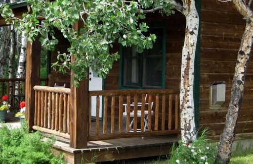 East Glacier Park Village Cabina | Travelers Rest Lodge