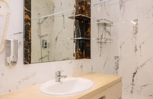 Areias de Sao Joao Hotel | Traveling w/your friends? 4 1BR Terrace Rooms Perfect for Group Vacation