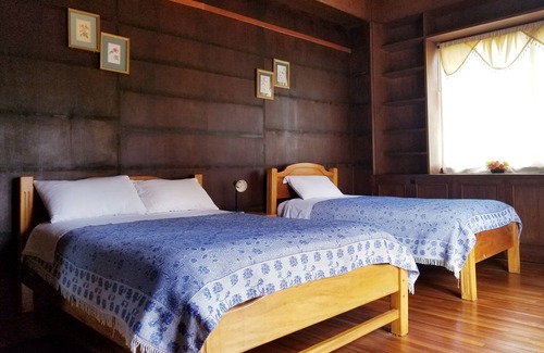 La Colón Hotel | Travellers Inn