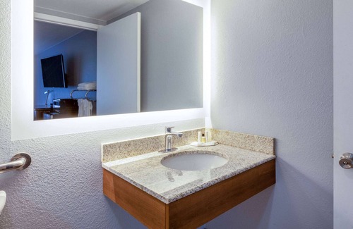 Charles Town Hotel | Travelodge By Wyndham Charles Town/Harpers Ferry
