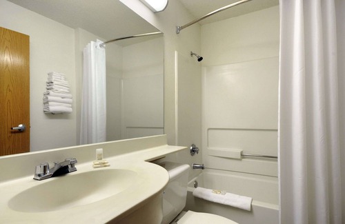 South Arlington Hotel | Travelodge by Wyndham Arlington/Dallas Area
