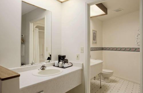 Bracebridge Hotel | Travelodge by Wyndham Bracebridge