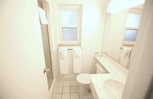Magnolia Park Hotel | Travelodge by Wyndham Burbank-Glendale