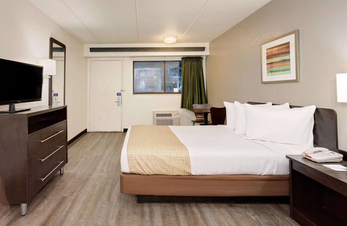 College Park Hotel | Travelodge by Wyndham College Park