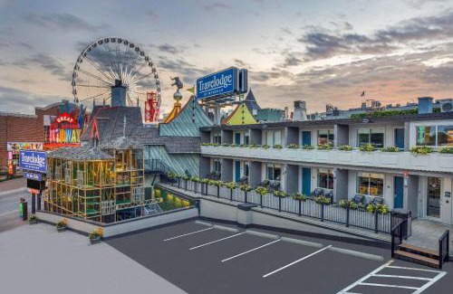 Niagara Falls Hotel | Travelodge by Wyndham Niagara Falls At the Falls