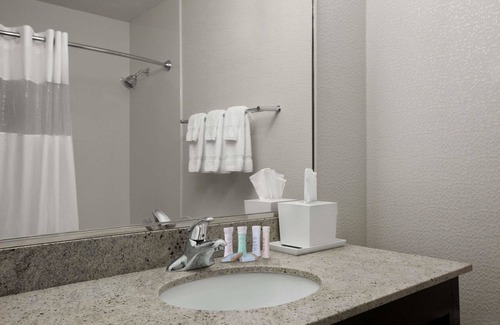Hubbard Hotel | Travelodge by Wyndham Hubbard OH