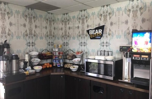 Hubbard Hotel | Travelodge by Wyndham Hubbard OH