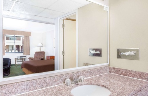 Jackson Hotel | Travelodge by Wyndham Jackson