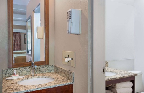 Lakeland Hotel | Travelodge by Wyndham Lakeland
