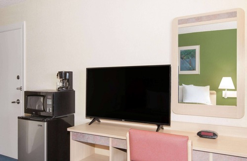 Los Banos Hotel | Travelodge by Wyndham Los Banos CA