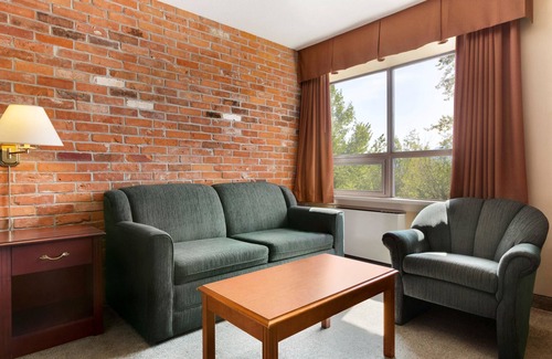 North Bay Hotel | Travelodge by Wyndham North Bay