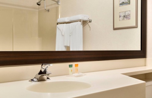 North Bay Hotel | Travelodge by Wyndham North Bay