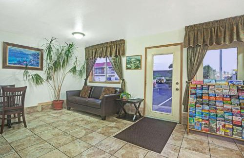 Licton Springs Hotel | Travelodge by Wyndham Seattle North of Downtown