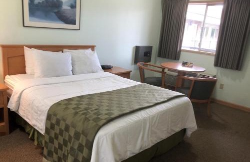 Licton Springs Hotel | Travelodge by Wyndham Seattle North of Downtown