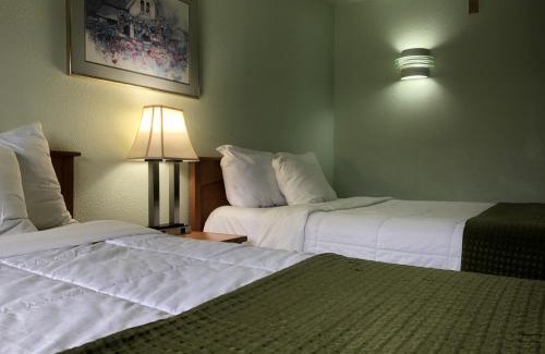 Licton Springs Hotel | Travelodge by Wyndham Seattle North of Downtown