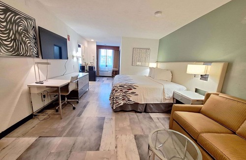 Wayne Hotel | Travelodge by Wyndham Indianapolis Speedway
