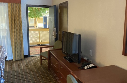 Wayne Hotel | Travelodge by Wyndham Indianapolis Speedway