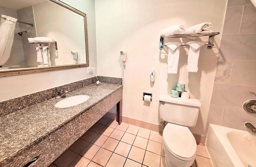 Wayne Hotel | Travelodge by Wyndham Indianapolis Speedway