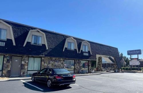 Pigeon Forge Hotel | Travelodge by Wyndham Pigeon Forge Dollywood Lane