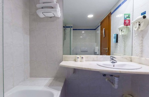 Alcalá de Henares Hotel | Travelodge Madrid Alcala de Henares