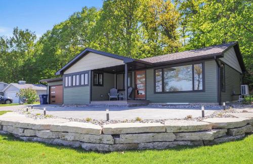 Greilickville Casa | Traverse City Elmwood Ranch - Dog Friendly
