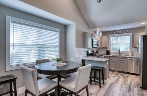 Greilickville Condominio | Traverse City's West Bay Getaway - Dog Friendly!
