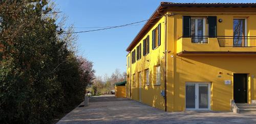 Castel San Pietro Terme Apartamento | TRE Monolocali per 9 persone ABETE 3persone, NOCE 4persone, ROVERE 2persone