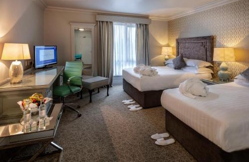 Shannon Hotel | Treacys Oakwood Hotel, Shannon