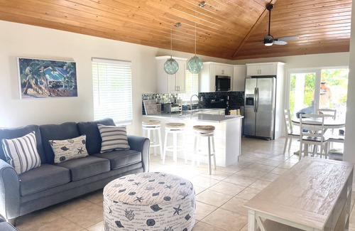 Treasure Cay Casa | Treasure Cay Marina View with Boat Slip