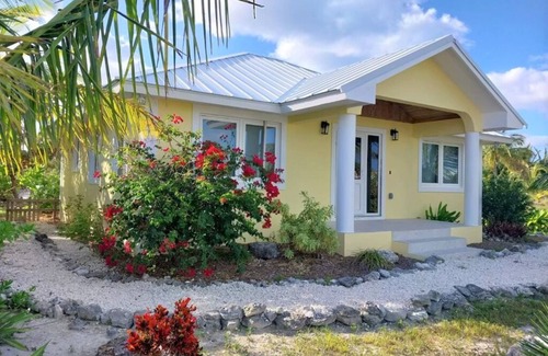 Treasure Cay Casa | Treasure Cay Marina View with Boat Slip