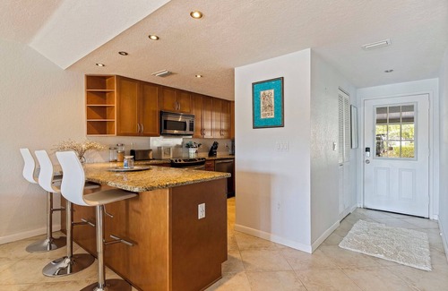 Capri Isle Condominio | Treasure Island Waterfront Condo on Peaceful Isle of Capri