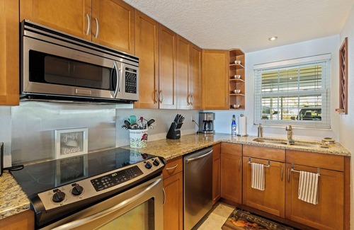 Capri Isle Condominio | Treasure Island Waterfront Condo on Peaceful Isle of Capri