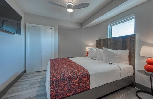 Treasure Island Hotel | Treasure Island Waterfront Retreat – 3 Modern Suites with Kitchen & Balcony