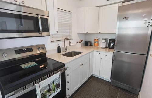 Capri Isle Apartamento | Treasure Island Waterfront Oasis Minutes to Beach Dock Sunsets at John’s Pass